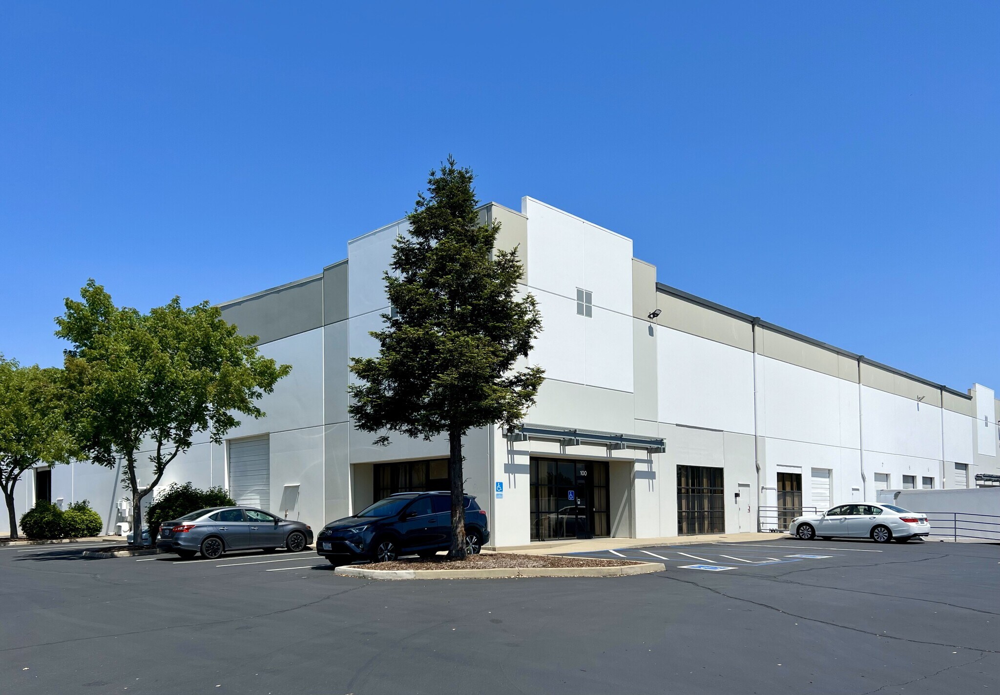 5091 Kelton Way, Sacramento, CA for lease Building Photo- Image 1 of 3