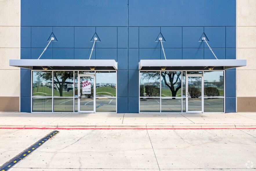 8562 NE Loop 410, San Antonio, TX for lease - Building Photo - Image 2 of 9