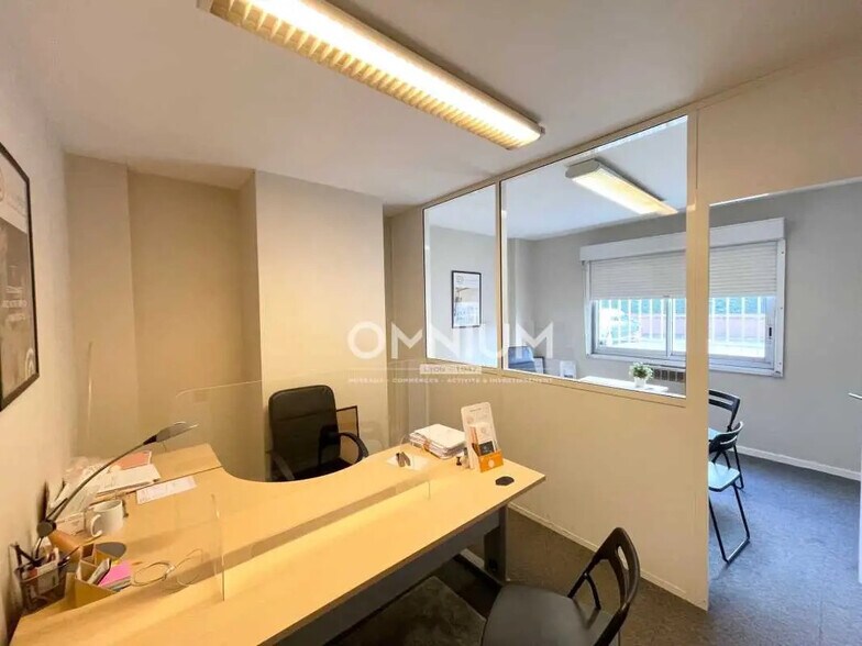 Office in Bron for lease - Interior Photo - Image 3 of 4