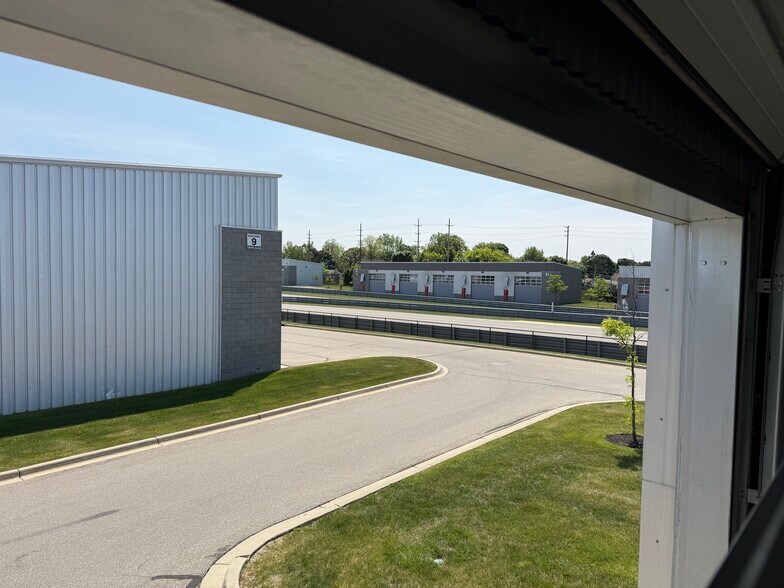 48 Pit Ln, Pontiac, MI à vendre - Photo du bâtiment - Image 2 de 23