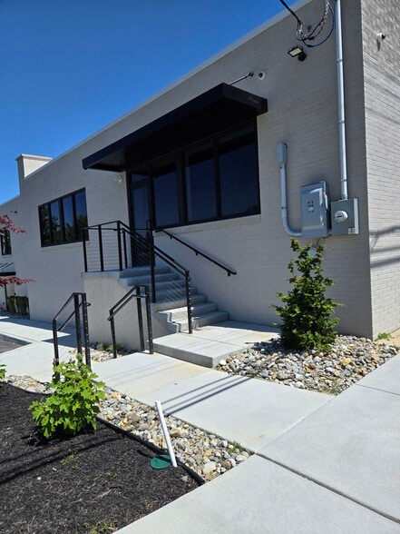 601 N Main St, Glassboro, NJ à louer - Photo du bâtiment - Image 1 de 11