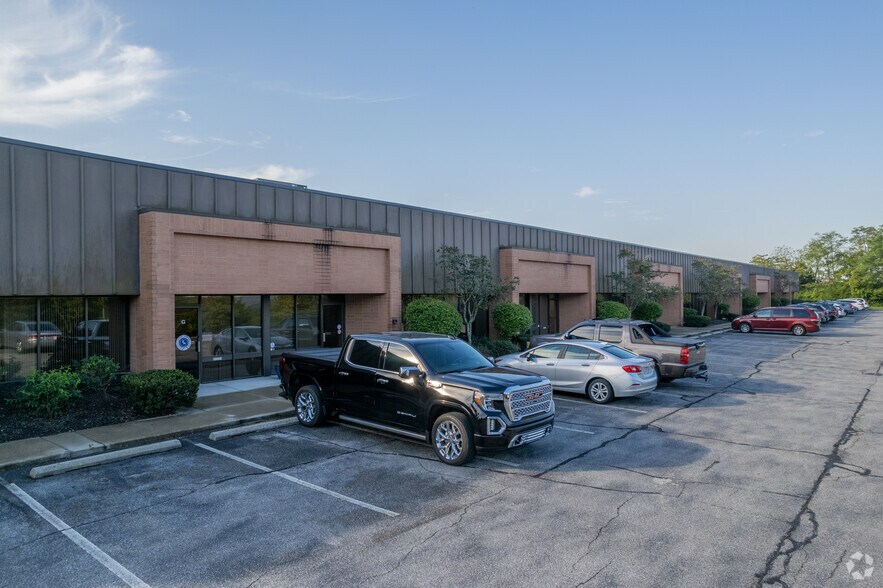 502 Techne Center Dr, Milford, OH à louer - Photo du bâtiment - Image 3 de 4