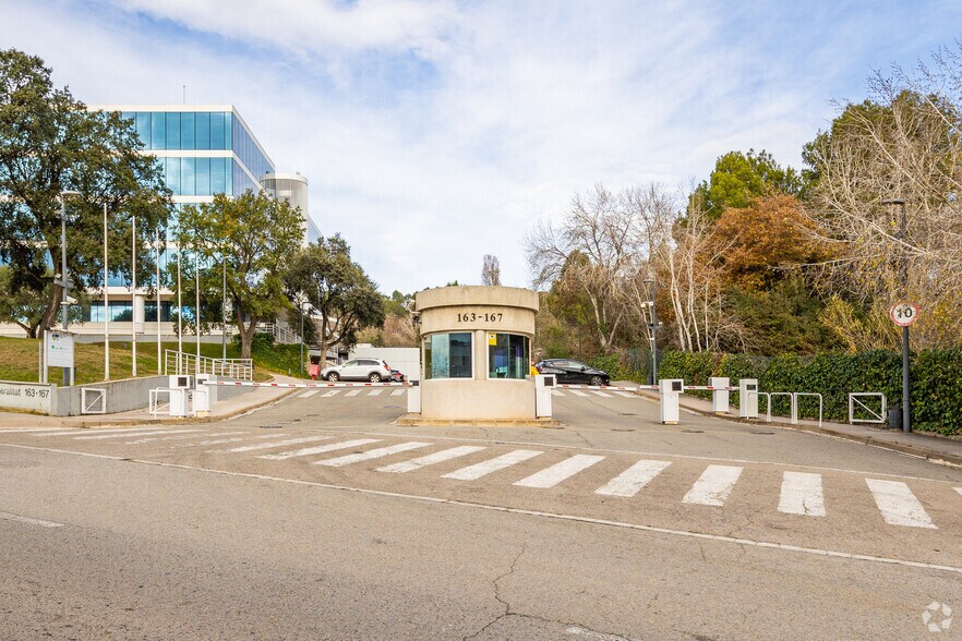 Avinguda de la Generalitat, 163-167, Sant Cugat del Vallès, Barcelona à louer - Photo du bâtiment - Image 2 de 5