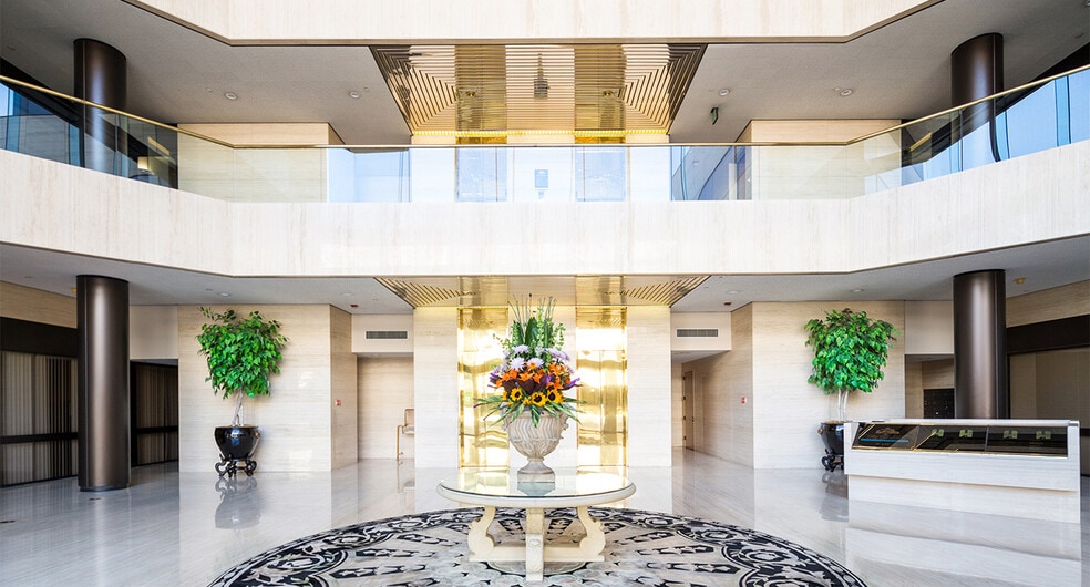 5260 N Palm Ave, Fresno, CA à louer - Photo du bâtiment - Image 3 de 3