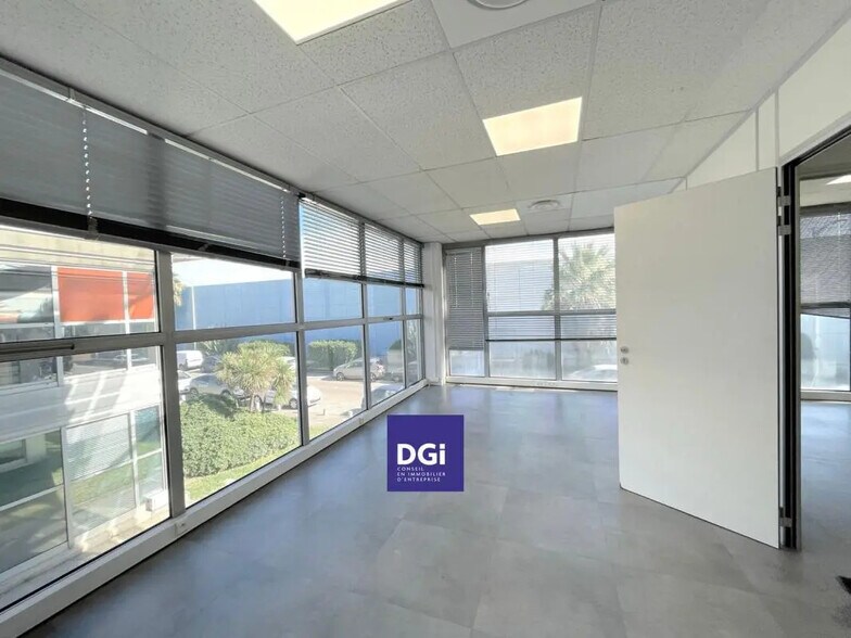 Office in Nîmes for lease - Interior Photo - Image 1 of 4