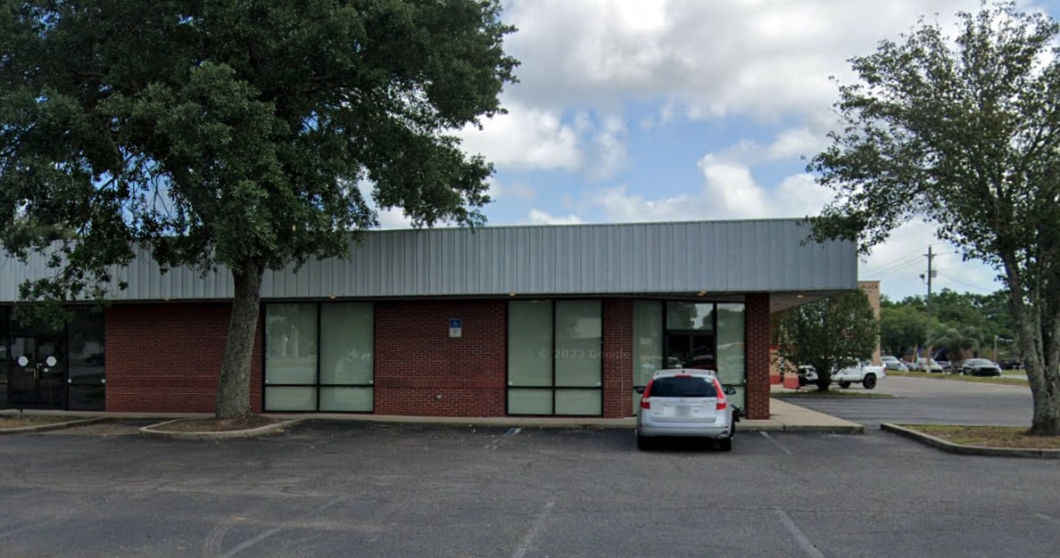 275 W Airport Blvd, Pensacola, FL for lease Primary Photo- Image 1 of 37