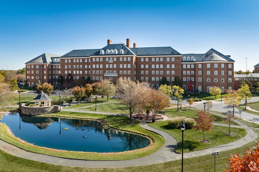 14501 George Carter Way, Chantilly, VA à louer - Photo du bâtiment - Image 1 de 23