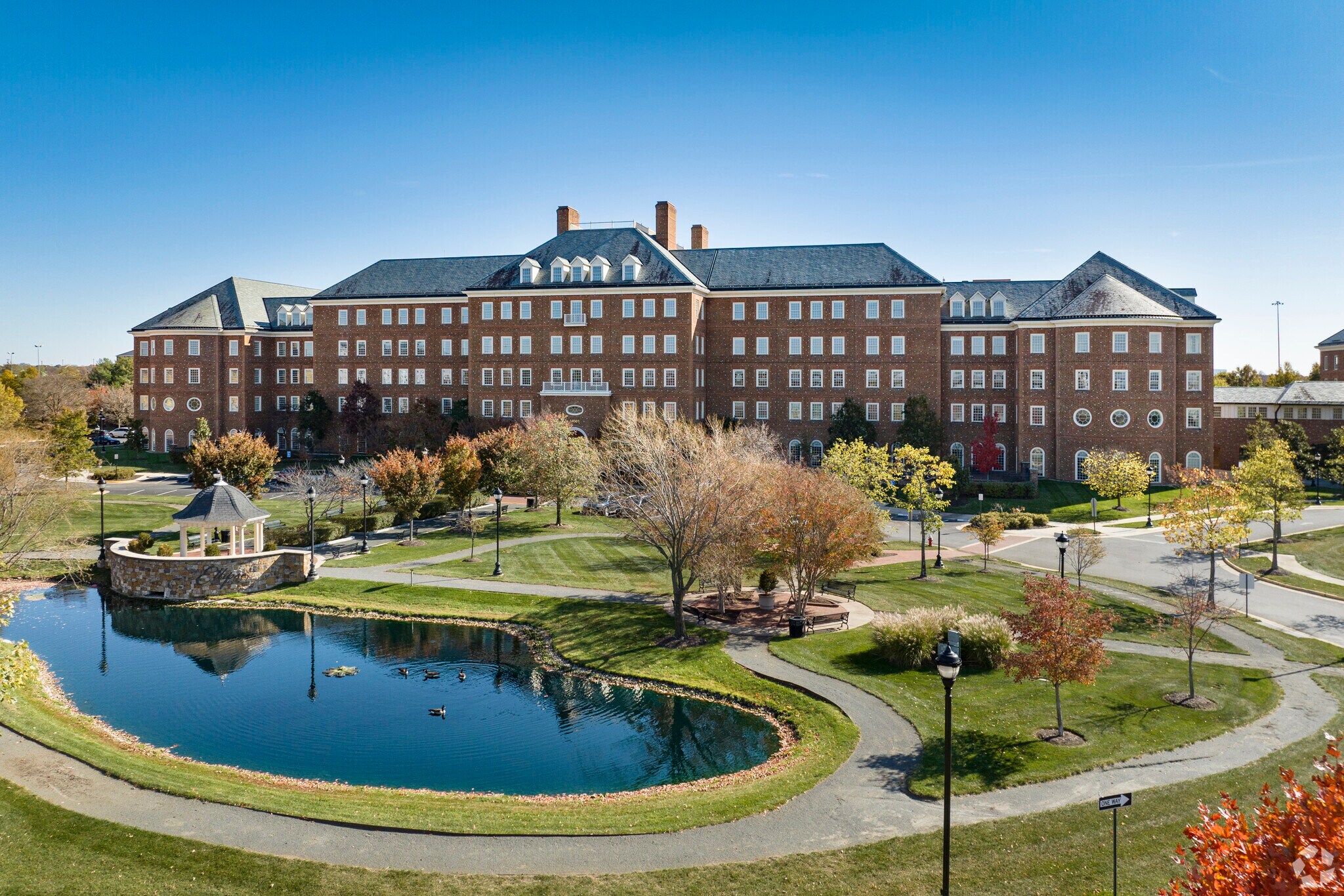 14501 George Carter Way, Chantilly, VA à louer Photo du bâtiment- Image 1 de 25