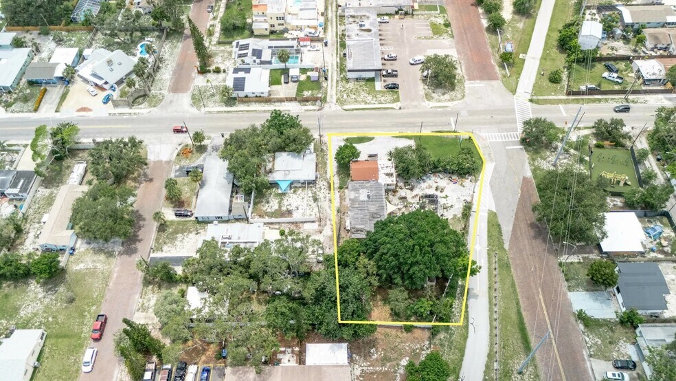 500 64th St S, Saint Petersburg, FL à vendre - Photo du bâtiment - Image 2 de 4