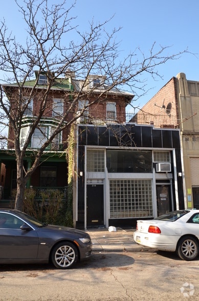 Spruce Hill Portfolio portfolio of 8 properties for sale on LoopNet.ca - Primary Photo - Image 2 of 8