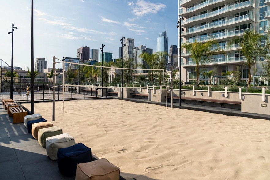 230 W Olympic Blvd, Los Angeles, CA for lease - Building Photo - Image 3 of 6