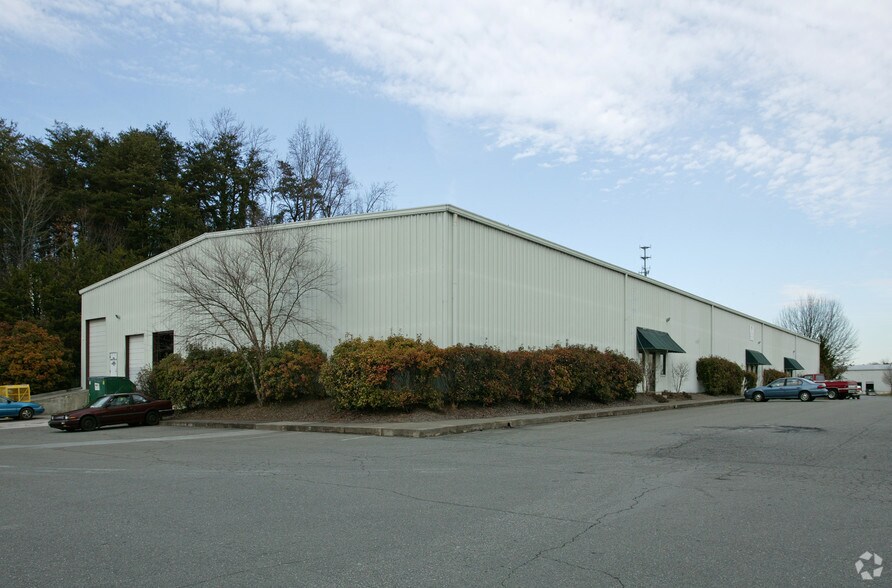 5180 Indiana Ave, Winston-Salem, NC for lease - Building Photo - Image 2 of 5