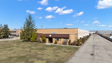 7775 Eighteen 1/2 Mile Rd, Sterling Heights, MI à louer Photo intérieure- Image 1 de 2