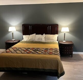 Plus de détails pour 2002 S Dort Hwy, Flint, MI - Services hôteliers à vendre