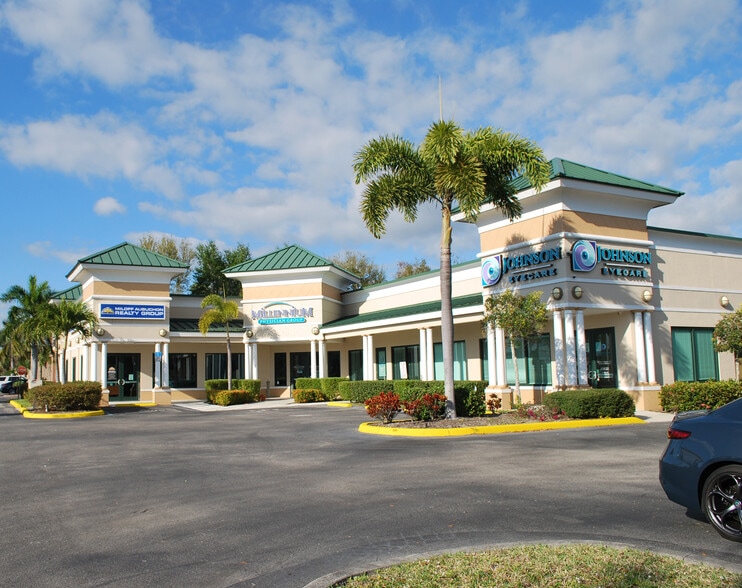 15661 San Carlos Blvd, Fort Myers, FL for lease - Building Photo - Image 2 of 13