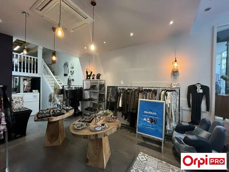 Retail in Lyon for lease - Building Photo - Image 2 of 7