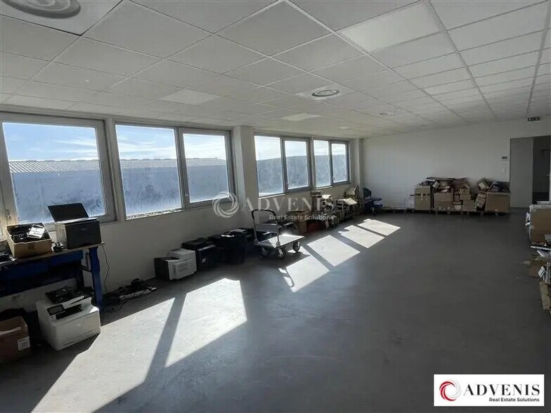 Flex in Mérignac for lease - Interior Photo - Image 2 of 8