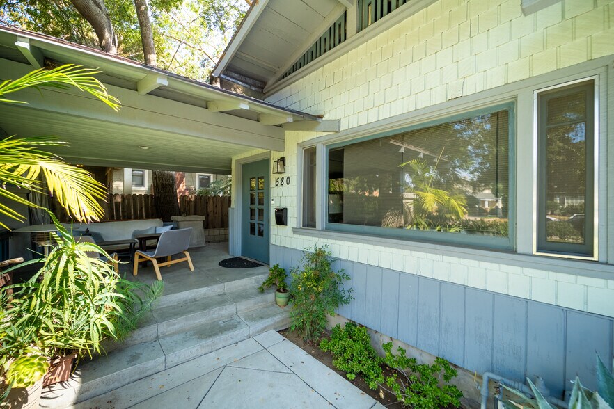 580 N Holliston Ave, Pasadena, CA à vendre - Photo du bâtiment - Image 2 de 13