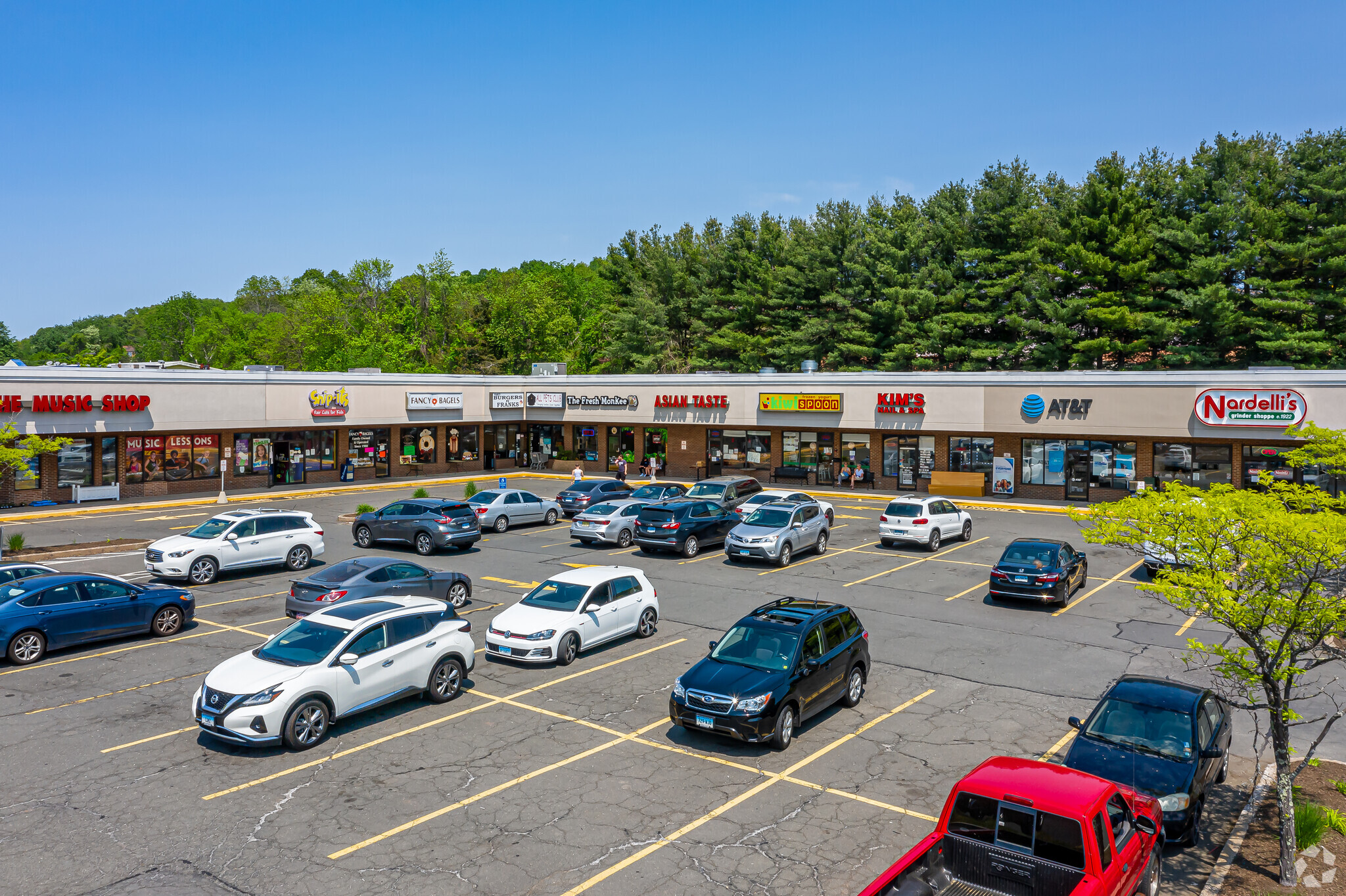 405 Queen St, Southington, CT for sale Primary Photo- Image 1 of 1