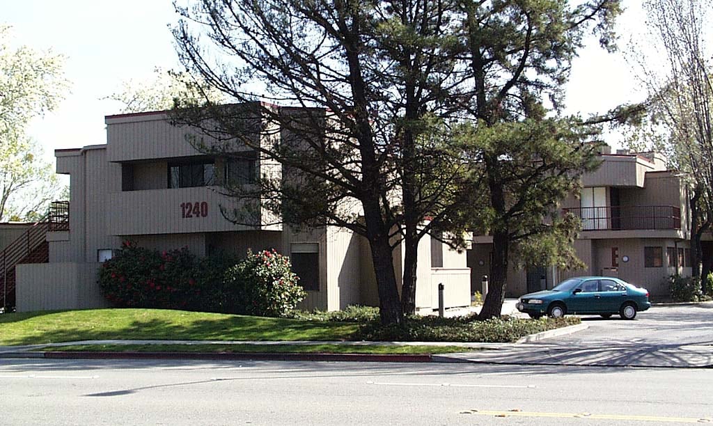 1240 W Robinhood Dr, Stockton, CA for lease Primary Photo- Image 1 of 23