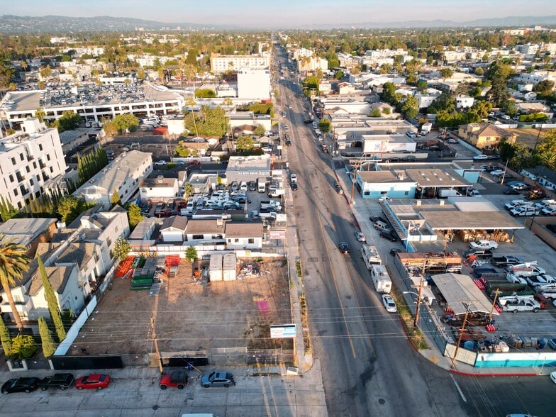 11208 Burbank Blvd, North Hollywood, CA for sale - Building Photo - Image 2 of 8