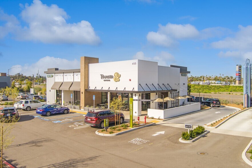 455 Hacienda Dr, Vista, CA à vendre - Photo du bâtiment - Image 2 de 8