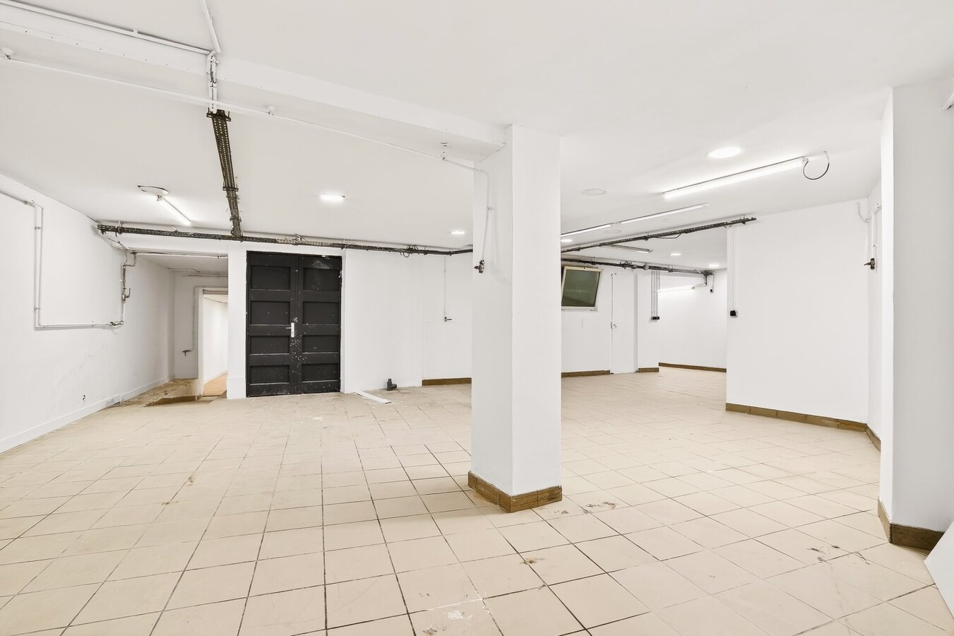 3 Rue De Reuilly, Paris, PAR 75012 -  -  - Photo intérieure - Image 1 of 5