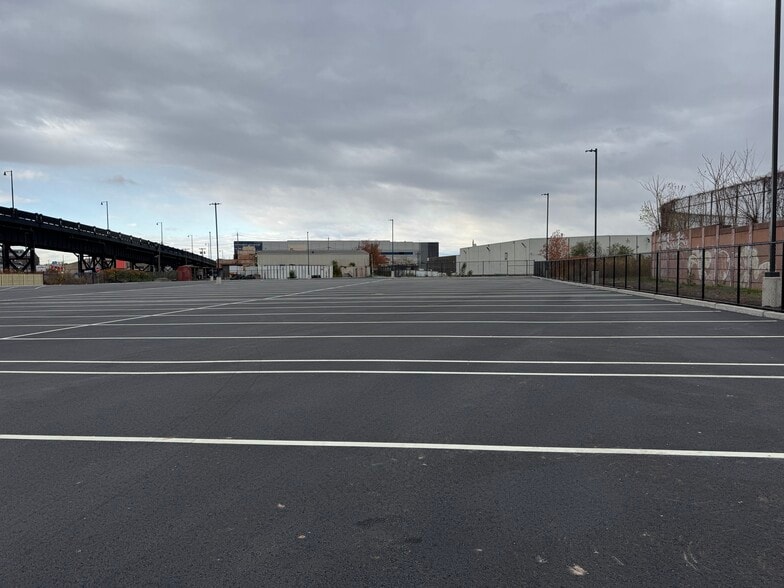 18 Blanchard St, Newark, NJ à louer - Photo du bâtiment - Image 3 de 6