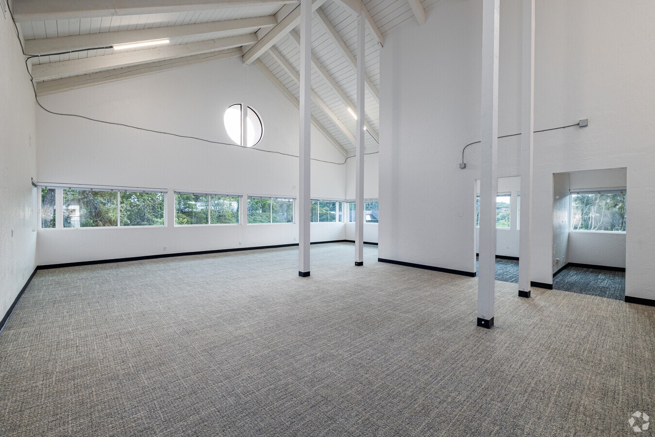 5677 Oberlin Dr, San Diego, CA 92121 - Unité 205-207 - - Photo intérieure - Image 2 of 2