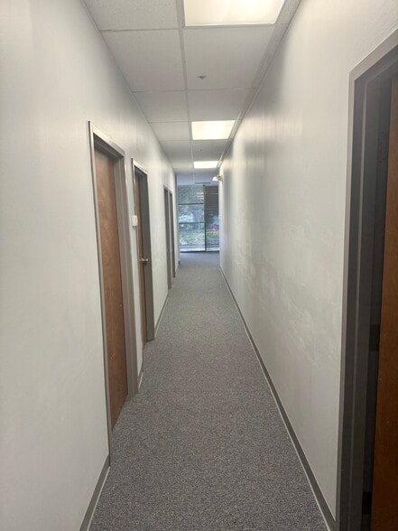 5910 Breckenridge Pky, Tampa, FL for lease - Building Photo - Image 2 of 14
