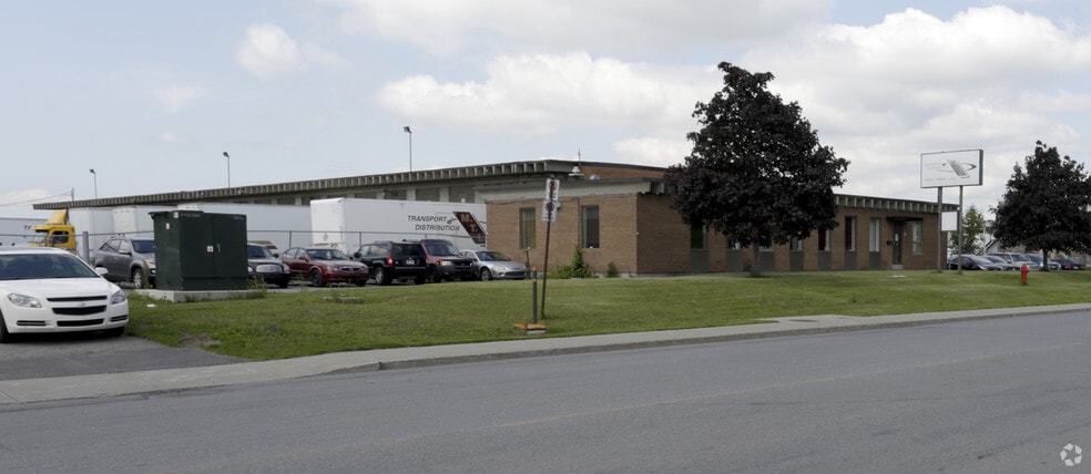 700 Montée de Liesse, Montréal, QC à vendre - Photo principale - Image 1 de 9