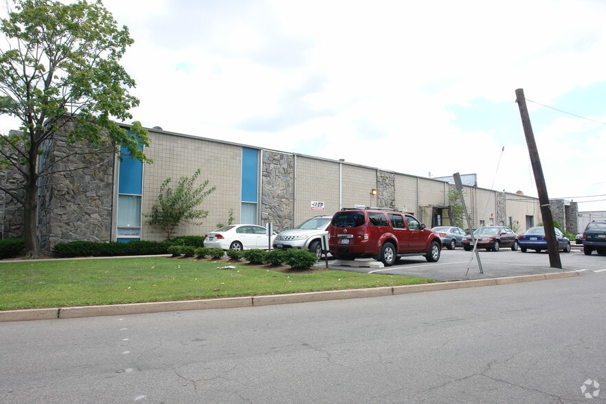 62-64 Grant Ave, Carteret, NJ for lease - Primary Photo - Image 1 of 4