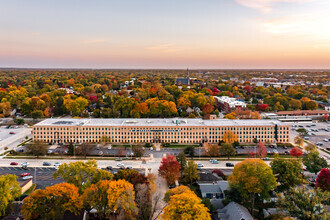 200-300 E 5th Ave, Naperville, IL - Aérien  Vue de la carte - Image1