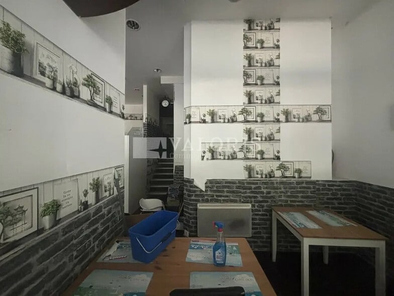 Retail in Lyon for lease - Interior Photo - Image 3 of 3