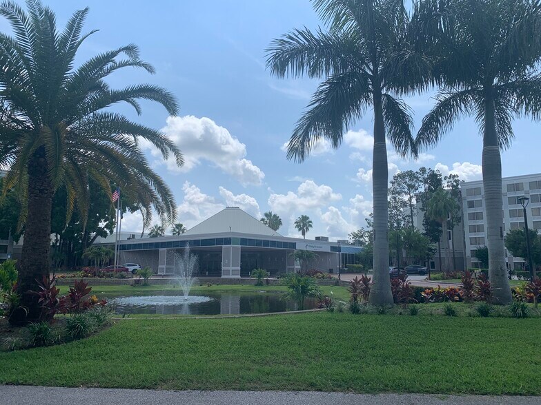 3011 Maingate Ln, Kissimmee, FL à louer - Photo du bâtiment - Image 1 de 8