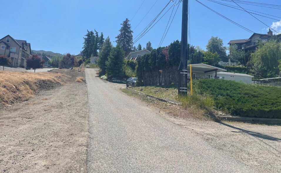 5155 Chute Lake Rd, Kelowna, BC à vendre - Photo du bâtiment - Image 2 de 5