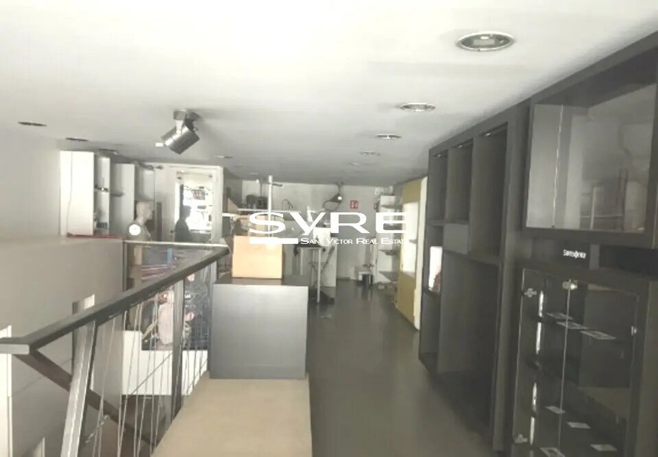 Retail in Marseille for lease Interior Photo- Image 1 of 5