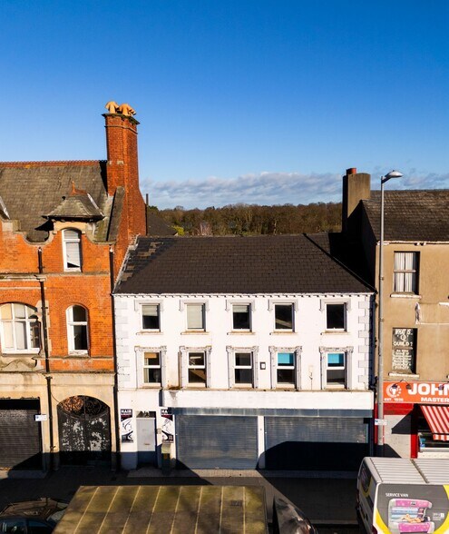 16-18 High St, Craigavon à vendre - Photo du bâtiment - Image 2 de 3