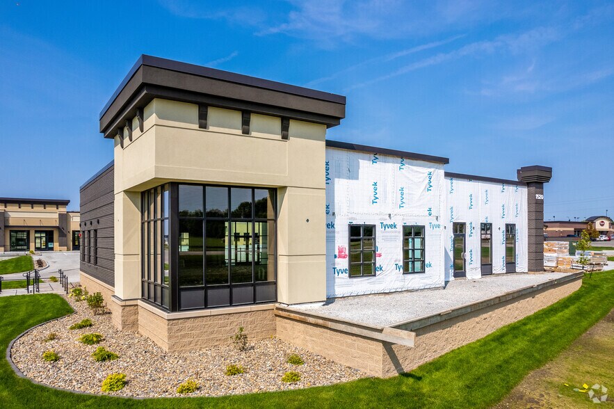 1510 S Ankeny Blvd, Ankeny, IA à louer - Photo du bâtiment - Image 3 de 10