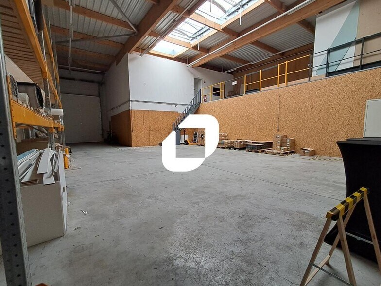 Flex in Wambrechies for lease - Interior Photo - Image 1 of 8