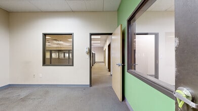 23371 Aurora Rd, Bedford, OH à louer Numérisation 3D de Matterport- Image 1 de 14