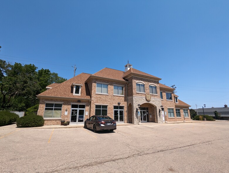 11123-11137 N Wauwatosa Rd, Mequon, WI à louer - Photo du b timent - Image 1 de 23