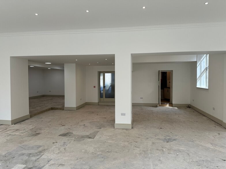 5 High St, Shepton Mallet for lease - Building Photo - Image 3 of 6