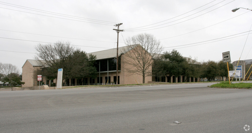 1919 Oakwell Farms Pky, San Antonio, TX à louer - Photo du b timent - Image 3 de 8