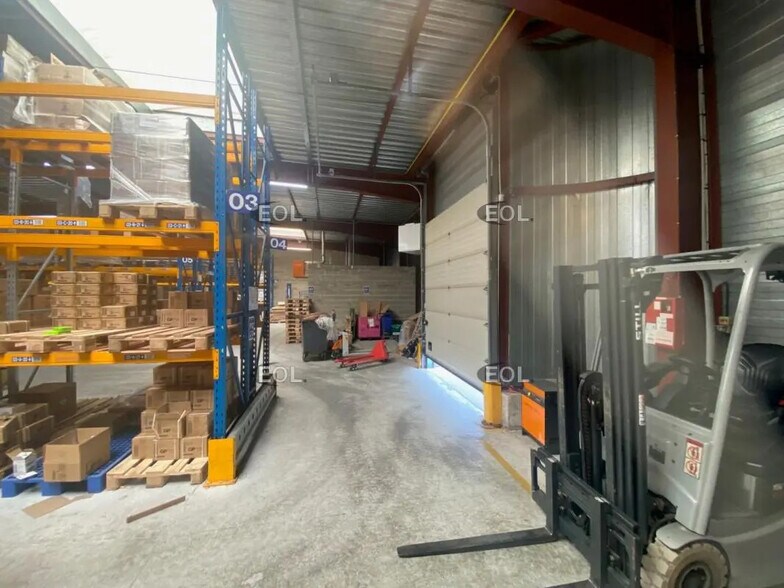 Flex in Saint-Pierre-du-Perray for lease - Building Photo - Image 1 of 17