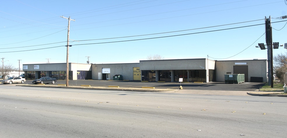 760-780 N Beach St, Fort Worth, TX for lease - Building Photo - Image 2 of 17