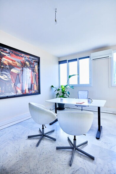 Office in Marseille for lease - Interior Photo - Image 3 of 4
