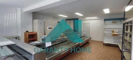 Retail in Cáceres, Cáceres for lease Interior Photo- Image 2 of 9