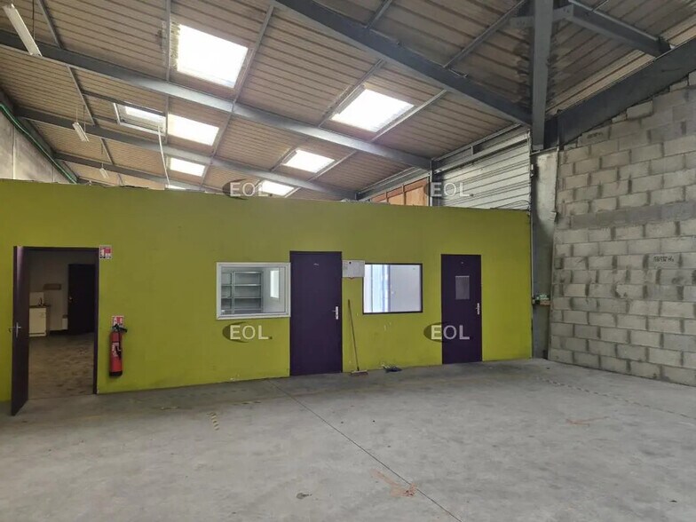 15 Bis Rue De La Grassinais, Saint-Malo for lease - Interior Photo - Image 3 of 3