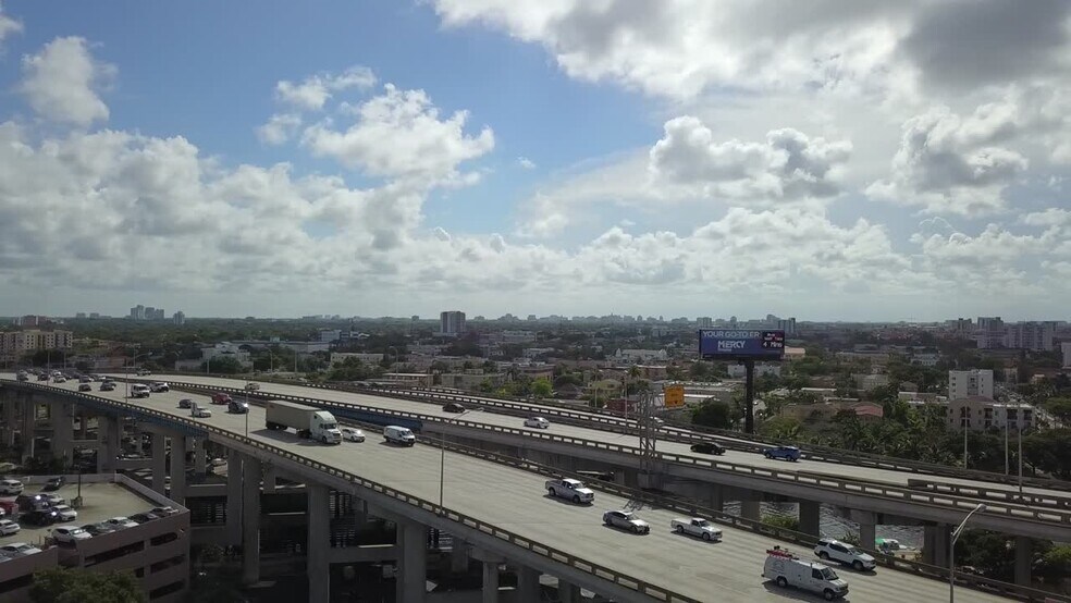 205 SW 3rd St, Miami, FL à louer - Vidéo sur l’inscription commerciale - Image 3 de 6